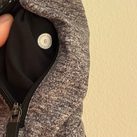 Lululemon Tracker Shorts in Heathered Grey Size 6 - Picture 4 of 6